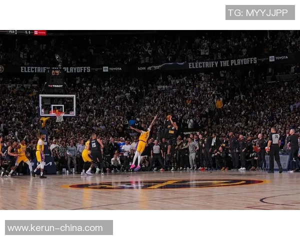 热火与湖人激战回顾精彩瞬间全场集锦盘点篮球对决的巅峰时刻 热火与湖人激战回顾精彩瞬间全场集锦盘点篮球对决的巅峰时刻